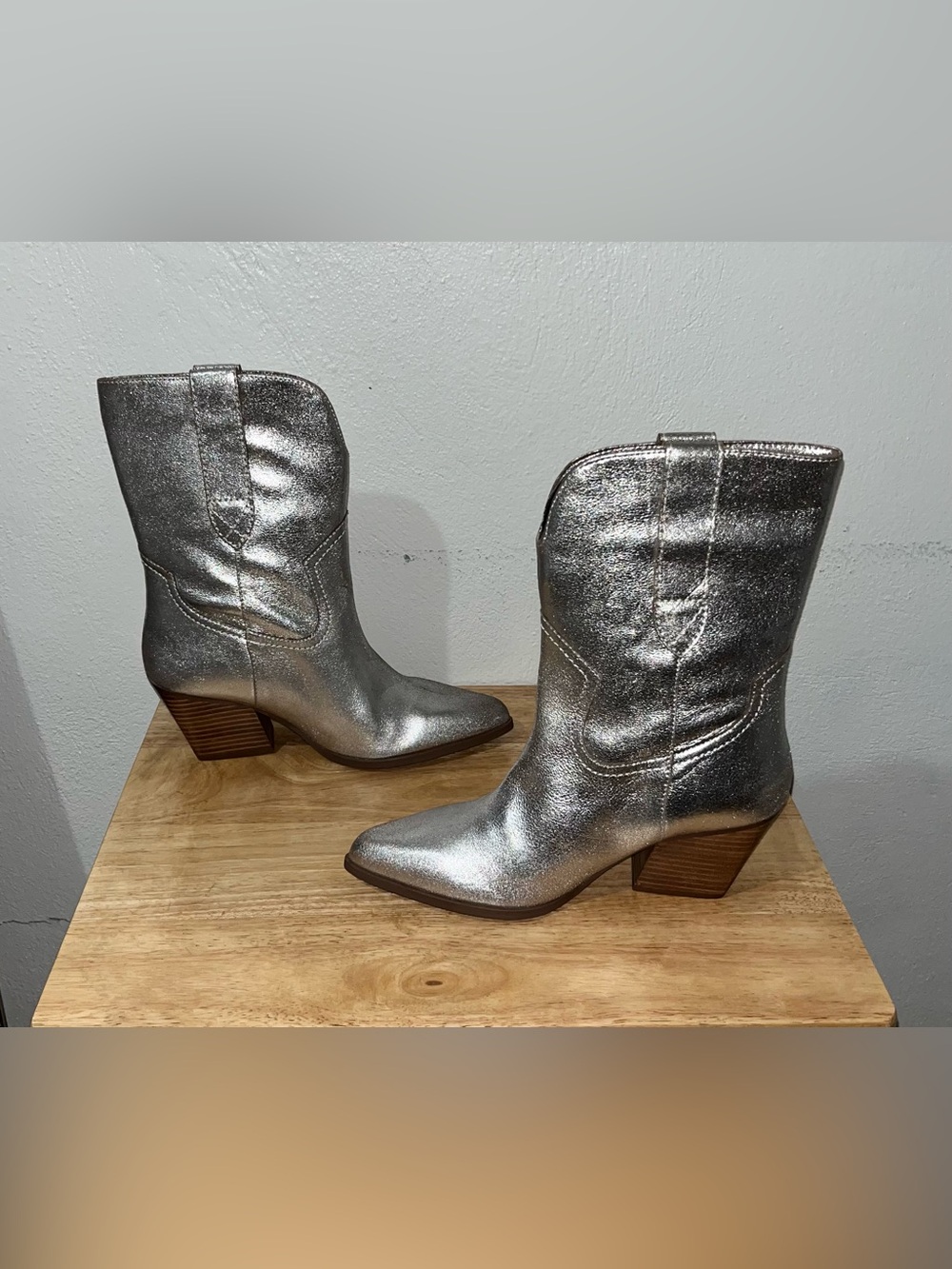 NWOB Seychelles Line Dance Western Boot Silver Metallic Leather Women’s Sz 8.5
